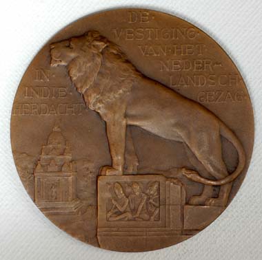 300 jaar gezag in Indië - brons